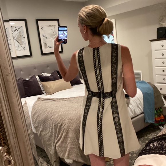 ⭐️ALICE + Olivia Dress - Picture 2 of 2